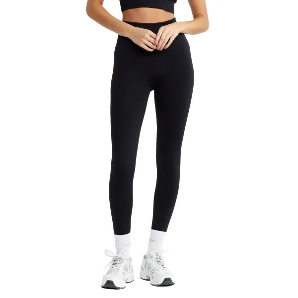 En glad kund provar sina better för träning och känner direkt att fler måste få följa med hem.